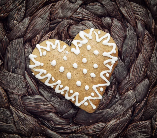 Tasty gingerbread heart of love — Stock Photo, Image