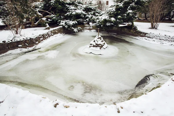 Bevroren meer in de winter — Stockfoto