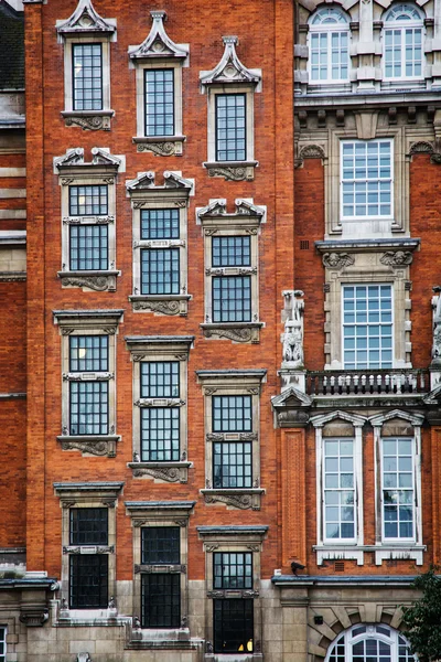 Facade of brick historic building in London — Stock Photo, Image