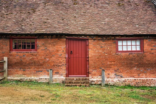 Cihlový dům v anglickém venkově — Stock fotografie