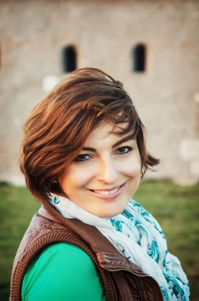 Portrait of beautiful smiling brunette — Stock Photo, Image