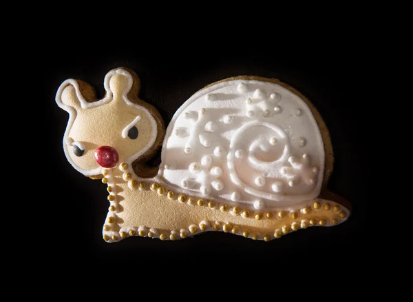 Gingerbread slug on the dark background, Christmas theme — Stock Photo, Image