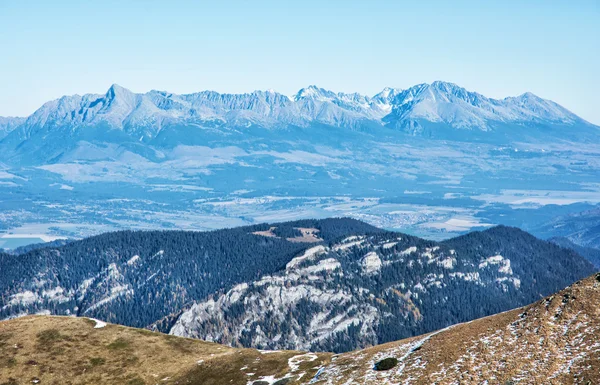 Düşük Tatras, Tema, n seyahat üzerinden yüksek Tatras görünümünü — Stok fotoğraf