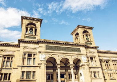 Bina Milli Merkez Kütüphanesi (Biblioteca Nazionale bul.