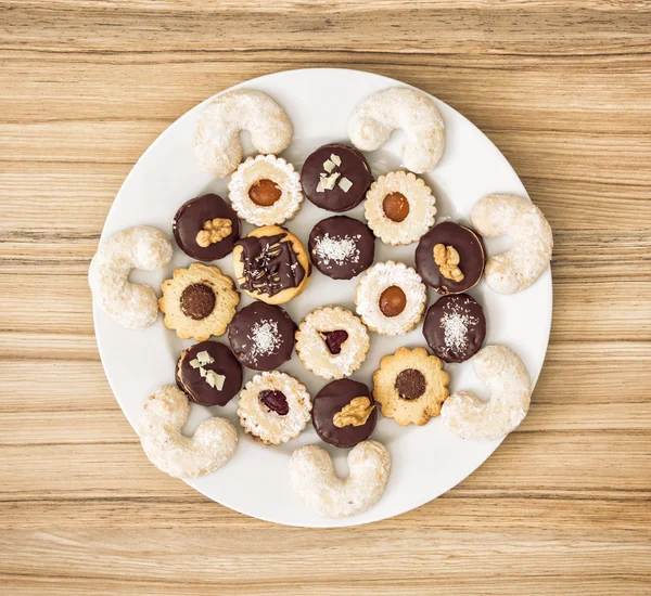 Delicate christmas cookies on the white plate — Stock Photo, Image