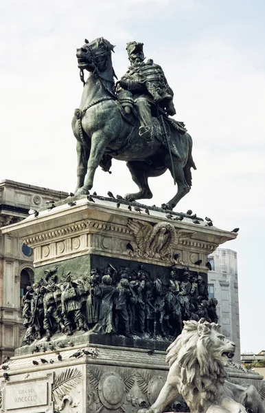 Equestrian statue of Vittorio Emanuele II in Milan city, Italy — Stock Photo, Image