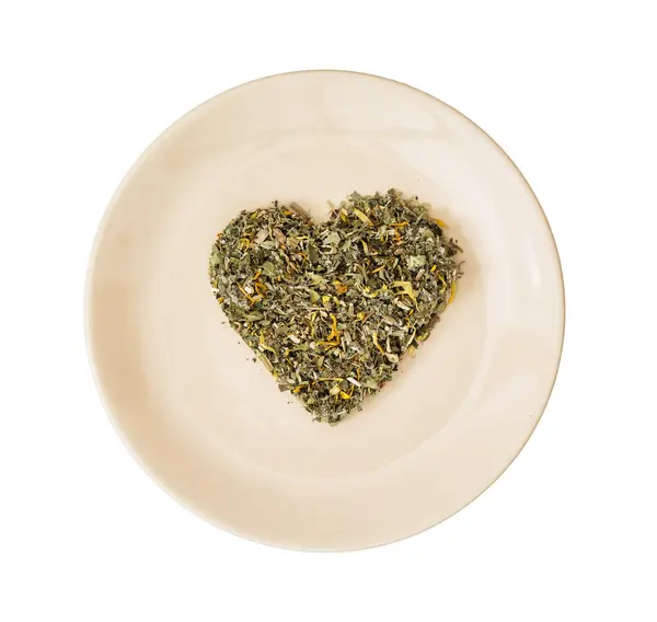 Heart of loose tea on the plate, Valentine's day, isolated — Stock Photo, Image