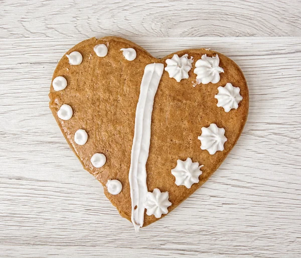 Tasty gingerbread heart of love, Valentine's day — Stock Photo, Image