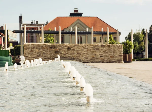 Fonte na praça principal, Keszthely, Hungria — Fotografia de Stock