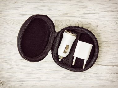 Usb araç şarj cihazı şarj daire siyah kutusunda kümesi