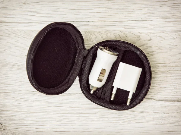 Usb araç şarj cihazı şarj daire siyah kutusunda kümesi
