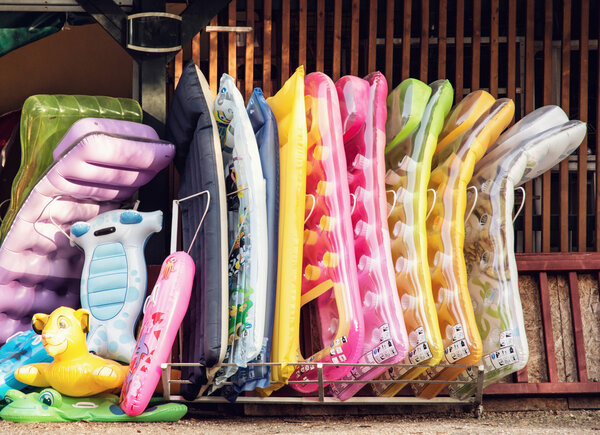 Магазин с надувными воздушными кроватями, летние каникулы
