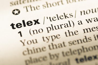 Eski İngilizce sözlük sayfası word teleks ile yakın çekim