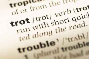 Eski İngilizce sözlük sayfası word tırıs ile yakın çekim