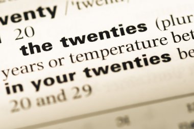 Word ile eski İngilizce sözlük sayfasının yirmili yakın çekim