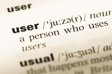 Eski İngilizce sözlük sayfası word kullanıcı ile yakın çekim