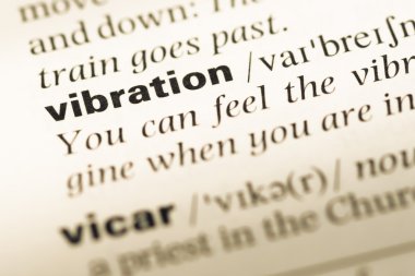 Eski İngilizce sözlük sayfası word titreşim ile yakın çekim
