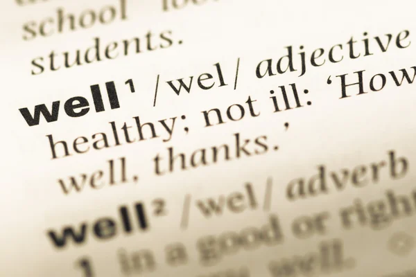 Primer plano de la página del diccionario inglés antiguo con la palabra well —  Fotos de Stock