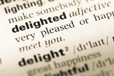 Eski İngilizce sözlük sayfası word memnun ile yakın çekim