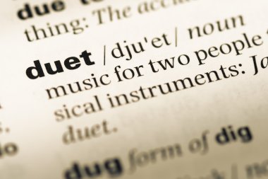 Eski İngilizce sözlük sayfası word düet ile yakın çekim