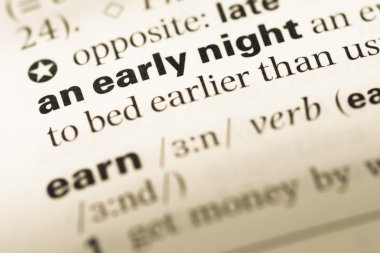 Word bir erken gece ile eski İngilizce sözlük sayfasının yakın çekim