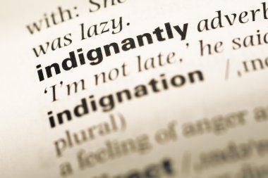 İndignantly kelime ile eski İngilizce sözlük sayfasının kapat