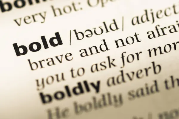 Fechar a página do dicionário de Inglês antigo com a palavra bold — Fotografia de Stock