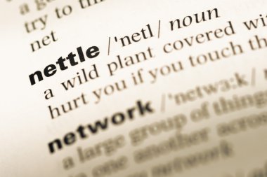 Eski İngilizce sözlük sayfası word ısırgan ile yakın çekim