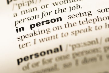 Eski İngilizce sözlük sayfanın Word'de kişi ile yakın çekim