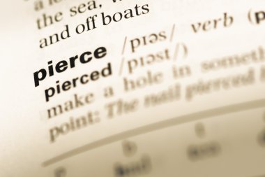 Eski İngilizce sözlük sayfası word pierce ile yakın çekim