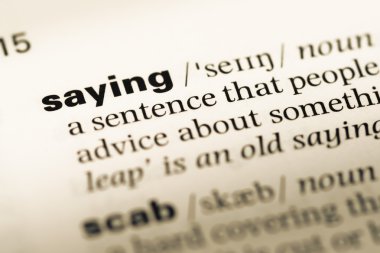 Kelime söyleyerek eski İngilizce sözlük sayfasının yakın çekim