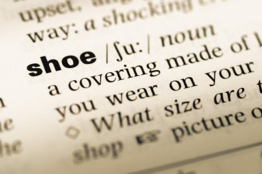 Eski İngilizce sözlük sayfası word ayakkabı ile yakın çekim