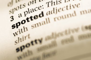 Benekli word ile eski İngilizce sözlük sayfasını kapat