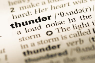 Eski İngilizce sözlük sayfası word gök gürültüsü ile yakın çekim