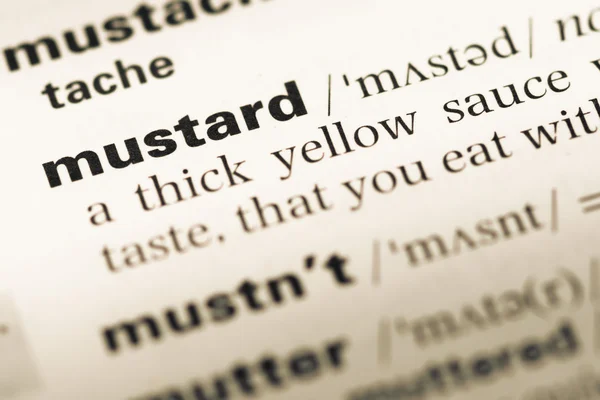 Близько від старого англійського словника сторінку з слово mustared — стокове фото