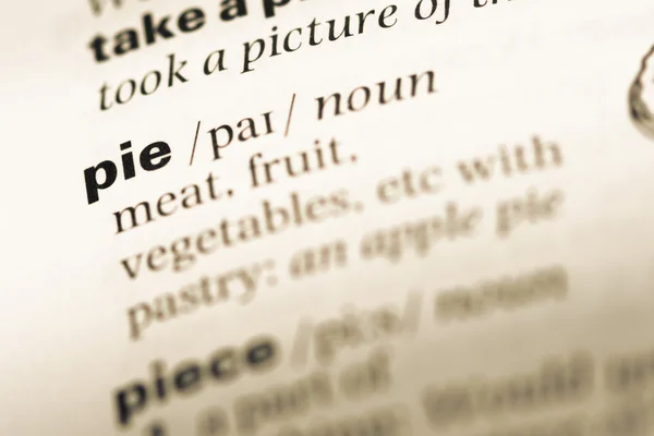 단어 파이와 오래 된 영어 사전 페이지 닫습니다 — 스톡 사진