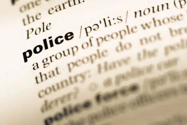 Close up della vecchia pagina del dizionario inglese con word police — Foto Stock