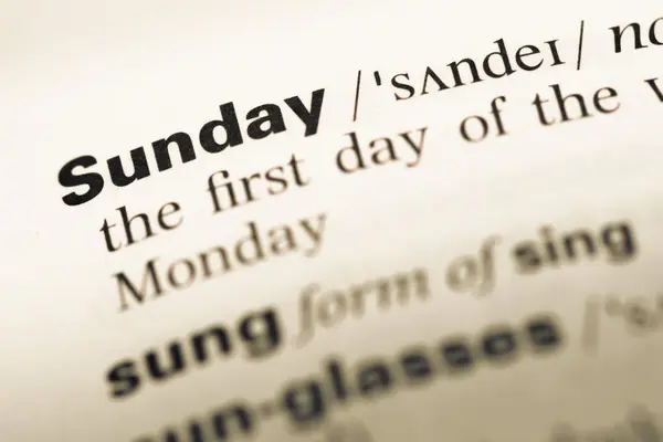 Κοντινό πλάνο παλιό αγγλικό λεξικό σελίδα με λέξη Κυριακή — Φωτογραφία Αρχείου