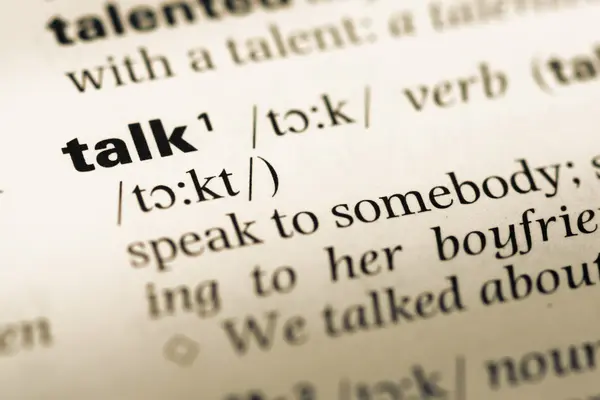 Fechar a página do dicionário de Inglês antigo com a palavra talk — Fotografia de Stock