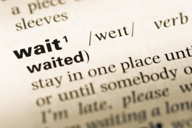 Eski İngilizce sözlük sayfası kelime beklemek ile yakın çekim