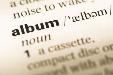 Eski İngilizce sözlük sayfası word albümü ile yakın çekim