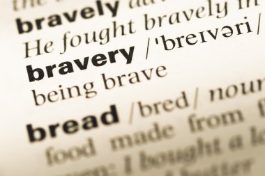Eski İngilizce sözlük sayfası word cesaret ile yakın çekim