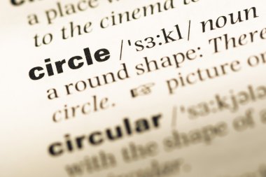 Eski İngilizce sözlük sayfası word daire ile yakın çekim