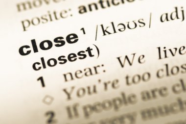 Eski İngilizce sözlük sayfası yakın kelime ile yakın çekim