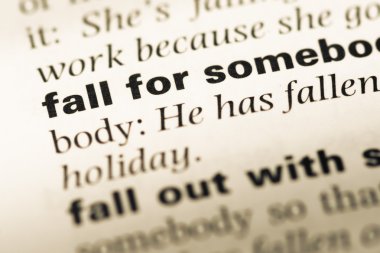 Eski İngilizce sözlük sayfası için word fall ile yakın çekim