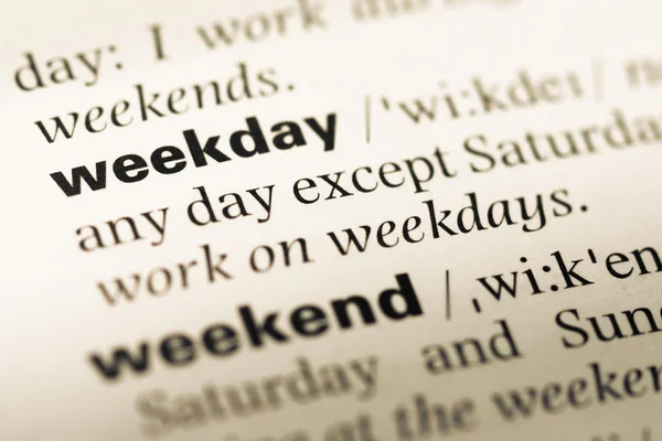 Fechar a página do dicionário de Inglês antigo com palavra dia da semana — Fotografia de Stock