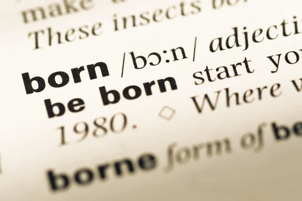 Nahaufnahme der Seite des alten englischen Wörterbuchs mit dem Wort born — Stockfoto