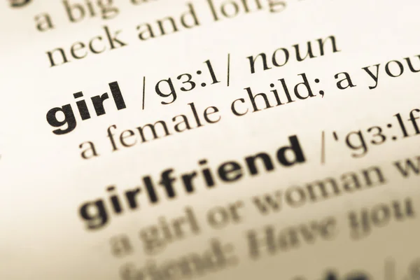 Закрыть страницу старого английского словаря со словом girl — стоковое фото