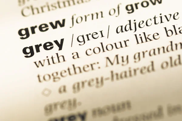 Nahaufnahme der alten englischen Wörterbuchseite mit Wort grey — Stockfoto