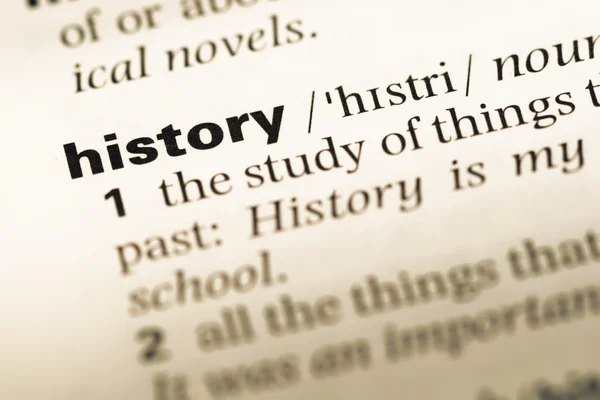 言葉の歴史を持つ古い英語辞書のページのクローズ アップ — ストック写真